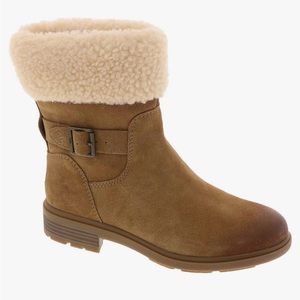 UGG Harrison cuff boot size 7. Brand new in box. Chestnut suede